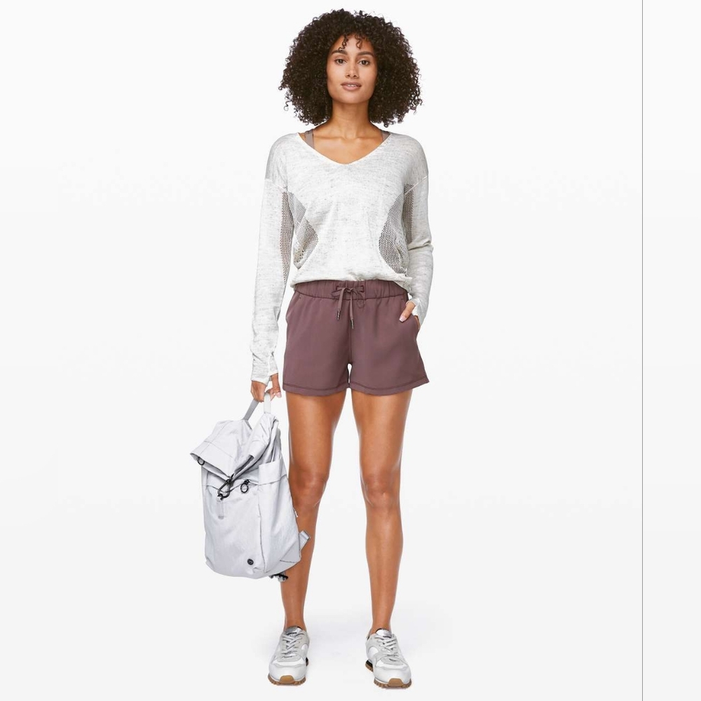 lululemon athletica Women's Woven athletic Shorts in color cherry cola - size 8